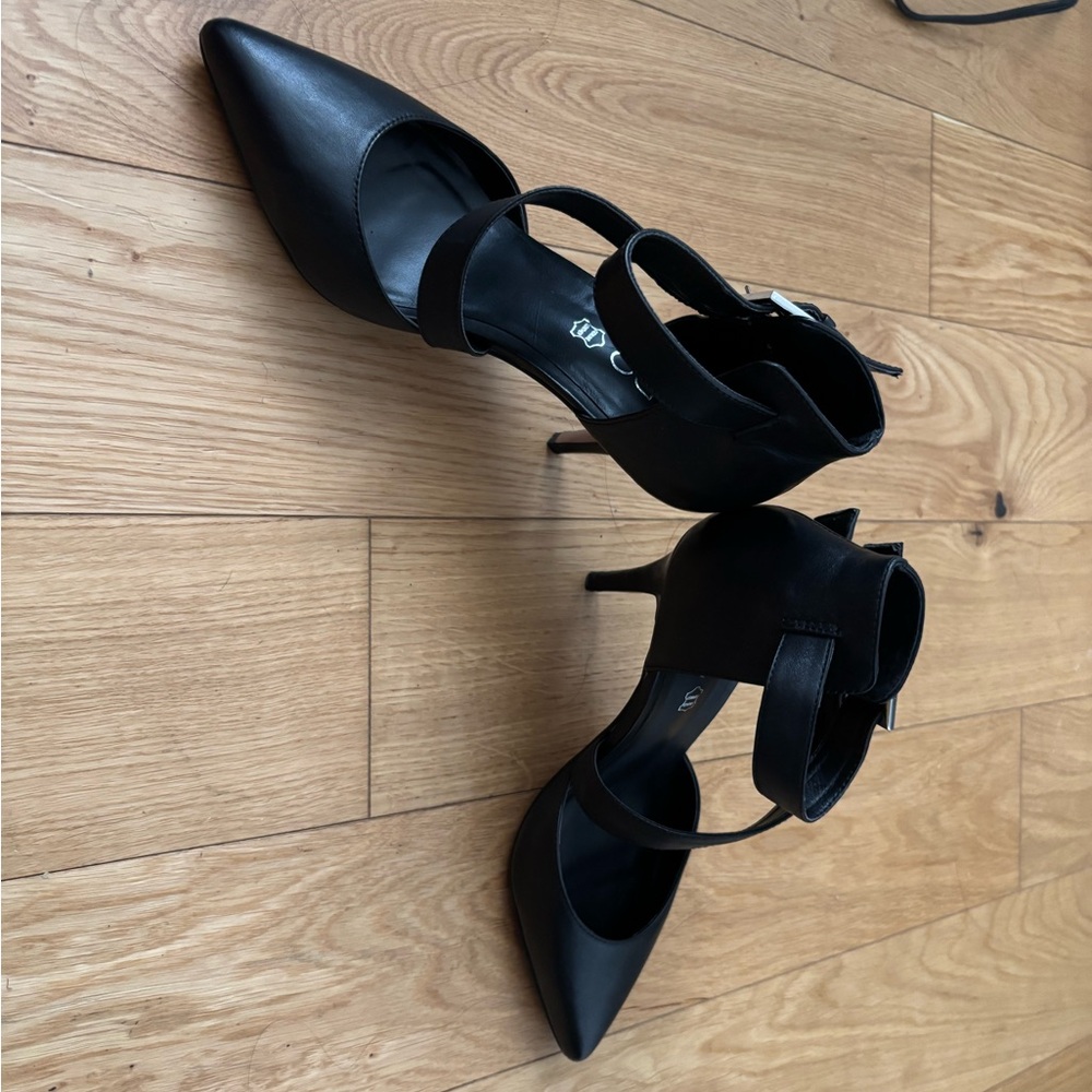Aldo Real Leather Black Pointed-Toe Heels with Ankle Strap - Picture 5 of 8